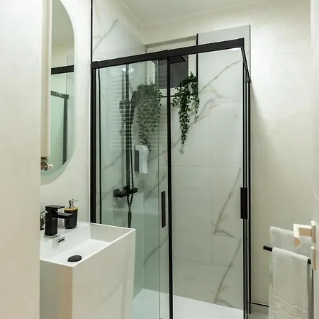 Wonderful 1br By Dambovita River: Old Town Bliss