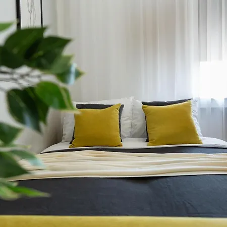 Wonderful 1br By Dambovita River: Old Town Bliss דירה *