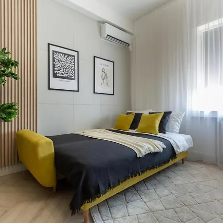 Wonderful 1br By Dambovita River: Old Town Bliss