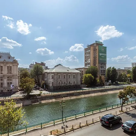 Апартаменти Wonderful 1br By Dambovita River: Old Town Bliss *