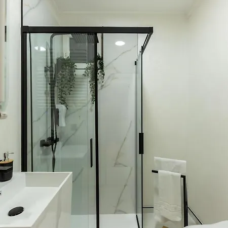 Апартаменти Wonderful 1br By Dambovita River: Old Town Bliss