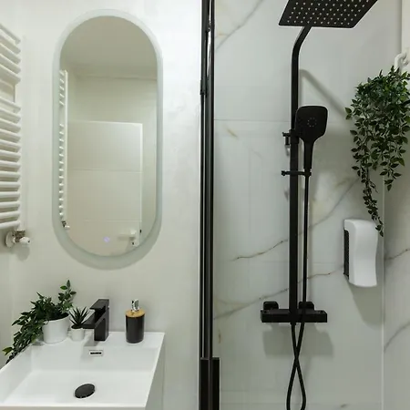 Wonderful 1br By Dambovita River: Old Town Bliss Бухарест